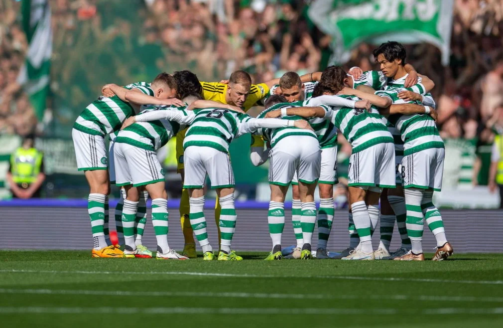 Celtic, huddle, Schmeichel, Rodgers