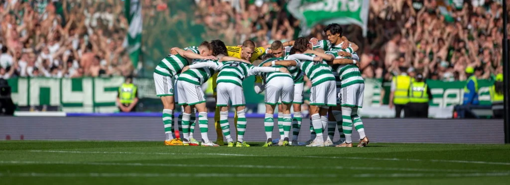 Celtic, huddle, Schmeichel, Rodgers