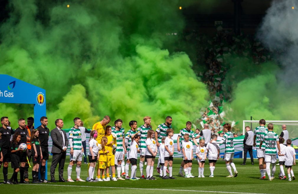 Crazy Scenes- Full video as Celtic fans turn Glasgow Green and White ...