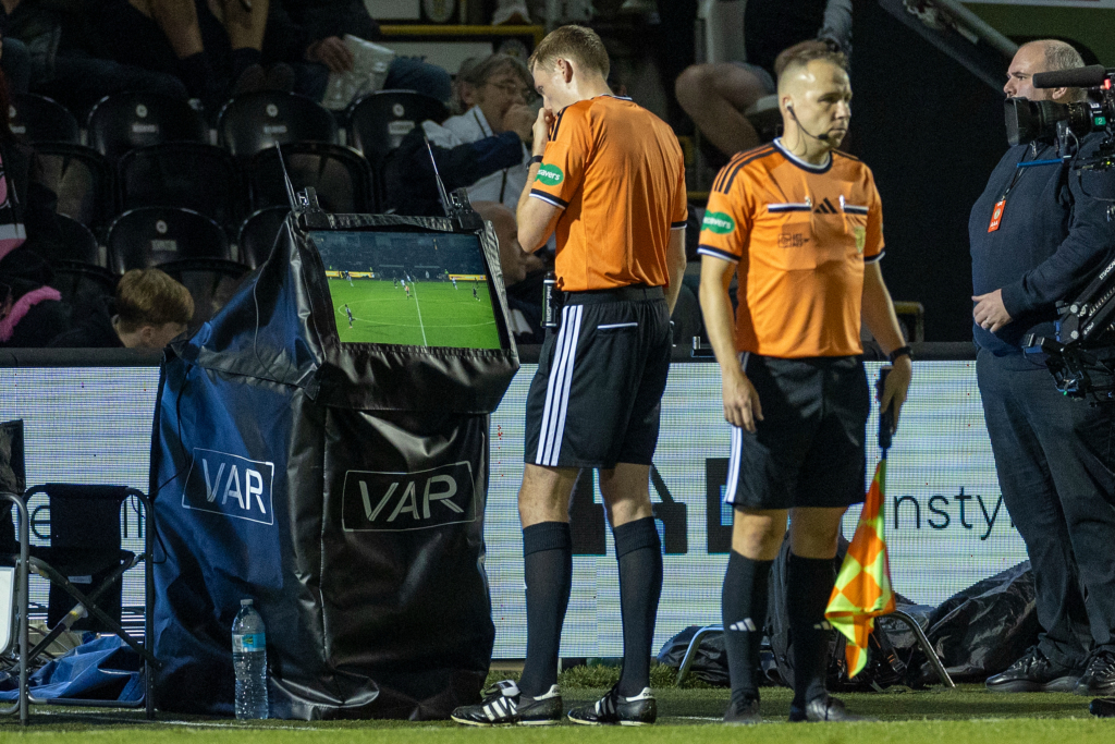 Don Robertson, VAR, Ryan Lee